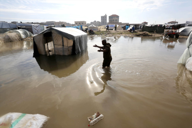 Gaza: Obilne kiše poplavile hiljade kampova u koje su se sklonili Palestinci