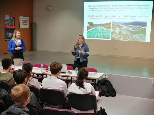Sedina Delić-Tanović, preživjela žrtva genocida u Srebrenici, održala predavanje učenicima u Francuskoj