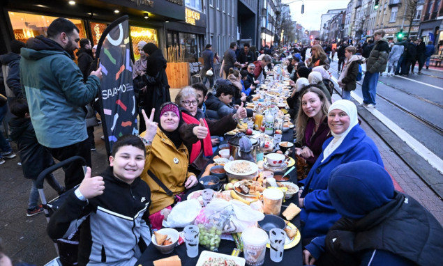 U Belgiji postavljen iftarski sto dugačak čak dva kilometra