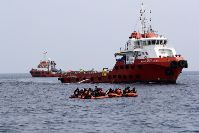 Putnički brod potonuo u Indoneziji: Jedna osoba poginula, 23 nestale