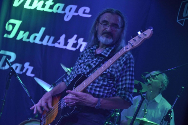 Umro Mišo Hrnjak, basist legendarne Azre Umro Mišo Hrnjak, basist legendarne Azre