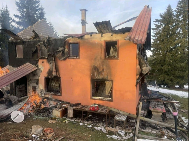 Izgorio planinarski dom na Bukoviku: Objekat gotovo potpuno uništen, planinari najavljuju obnovu