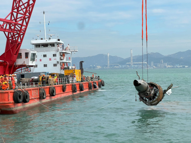 Pronađene crne kutije aviona srušenog kod aerodroma u Hong Kongu