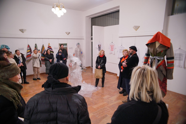 Galerija Preporod: Otvorena izložba "Pažnja! Moda ubija!" by Adnan Hajrulahović Haad