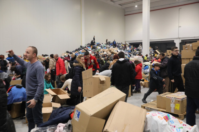 Stotine volontera pomaže u slanju pomoći za pogođene zemljotresima