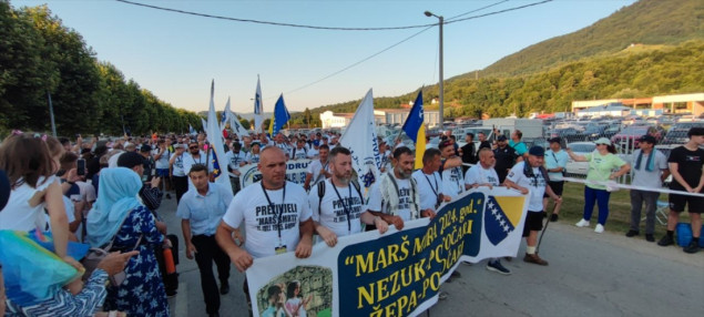 Učesnici "Marša mira" stigli u Potočare: Trodnevnim pješačenjem odali počast žrtvama genocida