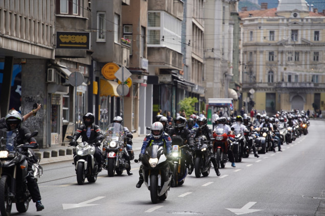 Počast žrtvama genocida: Motociklisti iz Sarajeva krenuli ka Potočarima