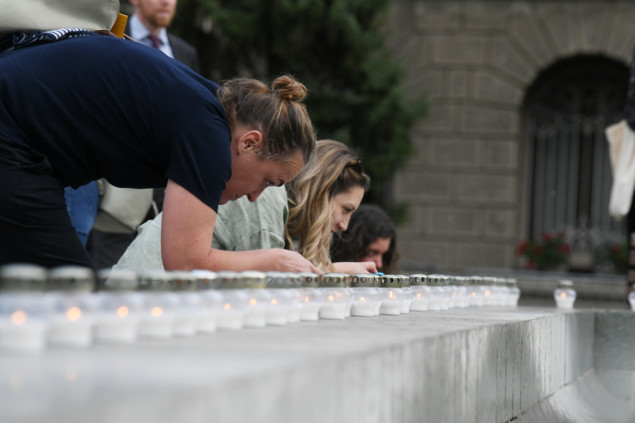 Beograd: Svijeće za žrtve genocida i zahtjev da 11. juli bude dan sjećanja