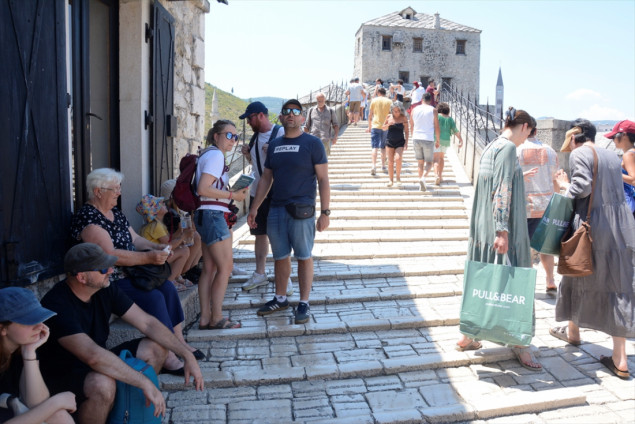 Toplotni val u Hercegovini: Turisti traže osvježenje u Neretvi