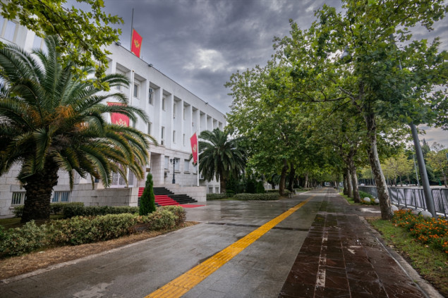 Trodnevna žalost zbog masakra na Cetinju, zastave spuštene na pola koplja