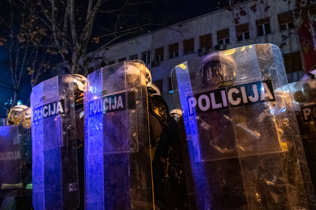 Neredi ispred Skupštine Crne Gore, najavljene blokade gradova