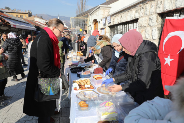 Sarajevo: Prodaju hranu kako bi osigurale pomoć žrtvama zemljotresa