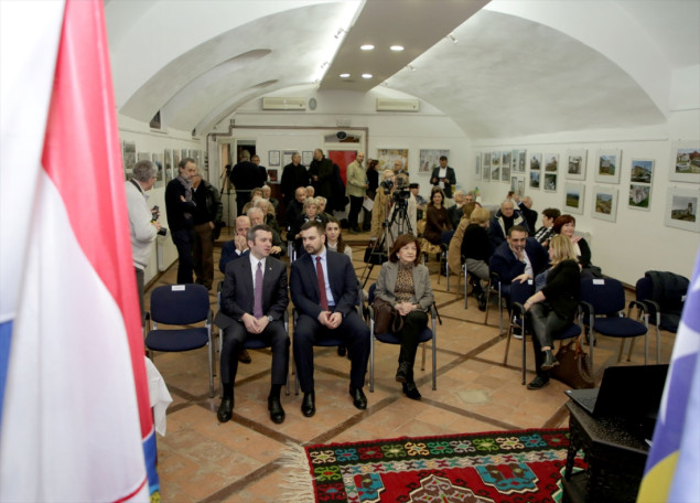 Hrvatska: Dan nezavisnosti Bosne i Hercegovine obilježen izložbom fotografija „Bosnom hodim“