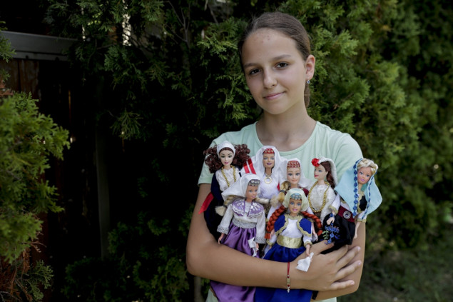 "Bosnian Barbie": Esmine lutke odjevene u bosansku narodnu nošnju