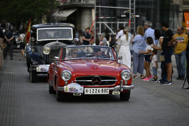 Obilazak Madrida u oldtimerima starim i do 150 godina