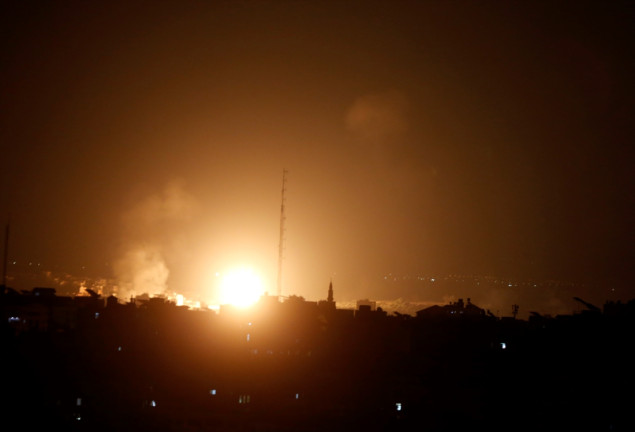 U izraelskim zračnim napadima u Gazi ubijeno najmanje 900 Palestinaca