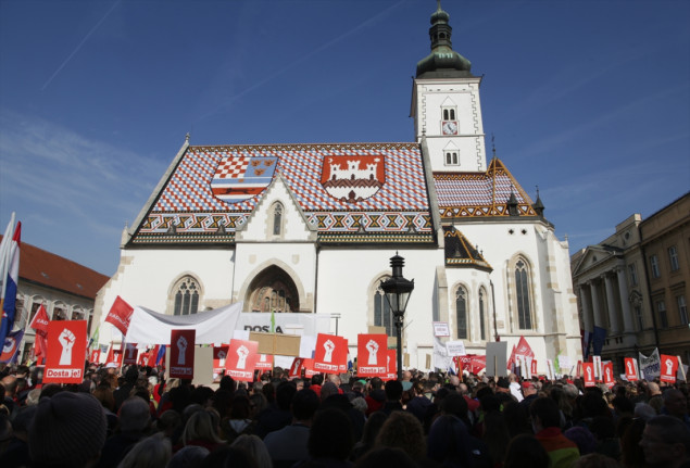 Oporbeni prosvjed protiv korupcije privukao tisuće građana u Zagrebu