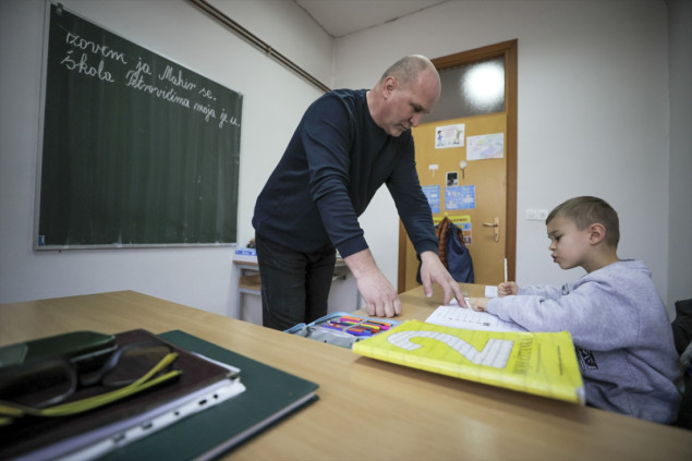 Sedmogodišnji Mahir jedini đak u selu Petrovići kod Olova
