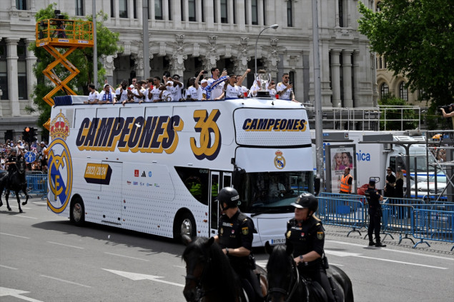 Real proslavio naslov prvaka Španije s hiljadama navijača u Madridu