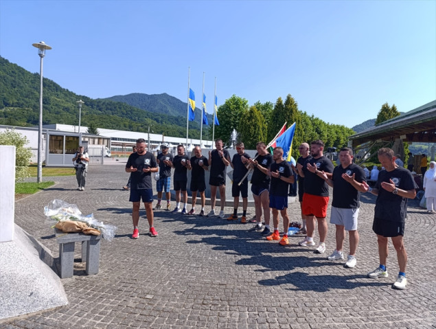 Učesnici maratona mira iz Goražda stigli u Potočare: Nikada ne zaboraviti genocid u Srebrenici