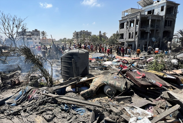 Najmanje 70 ubijenih u izraelskom napadu na raseljene Palestince