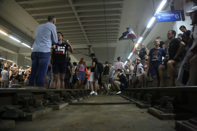 Demonstranti u Beogradu blokirali prugu na dvije željezničke stanice