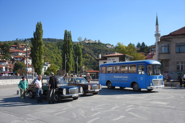 Svjetski dan turizma: Kod Vijećnice oldtimeri i Centrotransov autobus iz 1963.