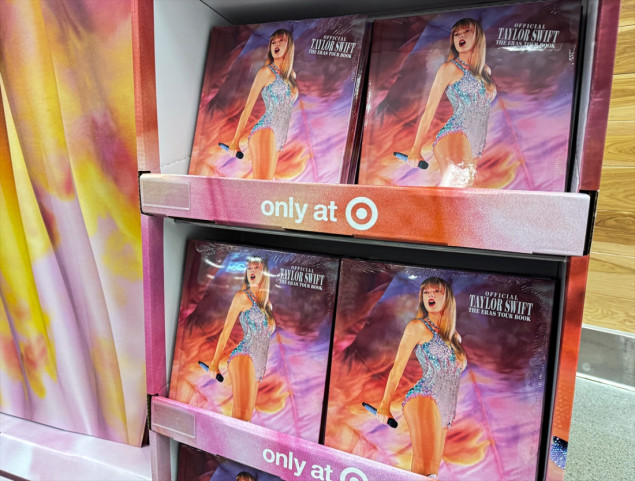 Crni petak: Jedan od najtraženijih artikala u SAD-u knjiga Taylor Swift