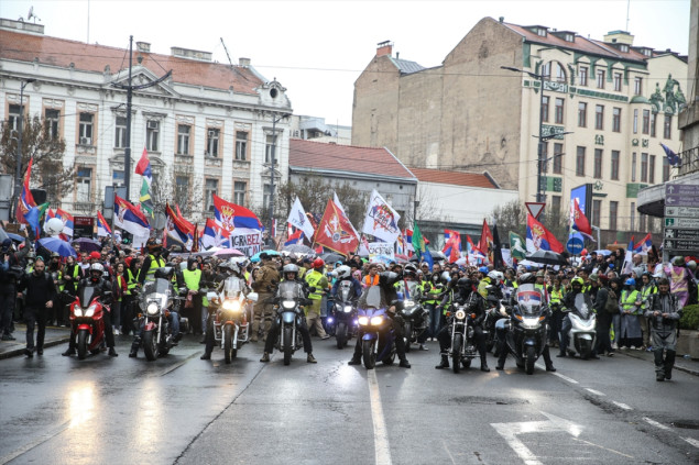 Protest u Beogradu teče mirno - ako dođe do incidenata, pale plave baklje