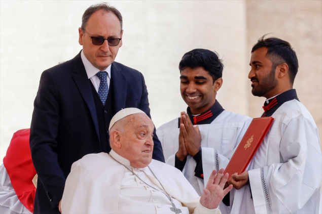 Papa Franjo se na Cvjetnicu neočekivano pojavio na Trgu sv. Petra