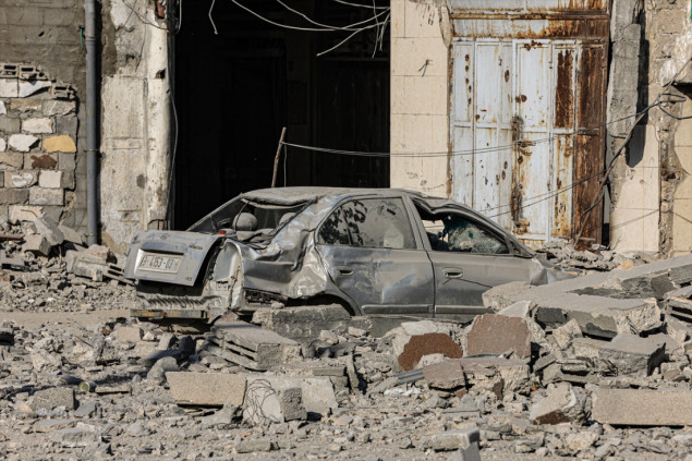 Ilegalni izraelski doseljenici zapalili palestinsko vozilo i ispisali rasističke grafite u Hebronu