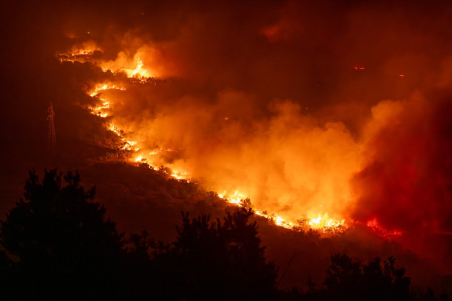 Dan žalosti u Crnoj Gori, neprospavana noć iza vatrogasaca