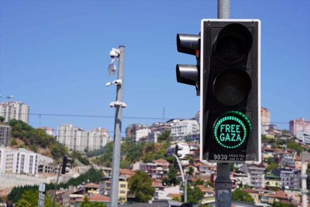 Semafori u turskom gradu Kodžaeli u znaku protesta protiv Izraela