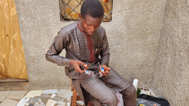 Nigerijski student dizajnirao naočale sa zvučnim upozorenjem za "uspavane" vozače