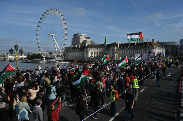 Desetine hiljada ljudi marširalo u Londonu u znak podrške Palestincima u Gazi