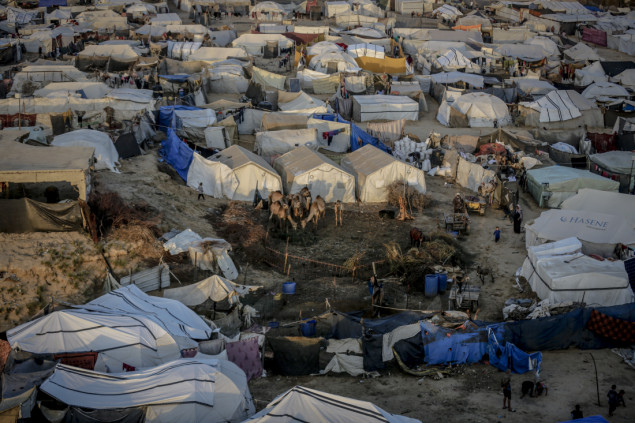 Raseljeni Palestinci u Gazi bore se s teškim vremenskim uvjetima u oskudnim šatorima