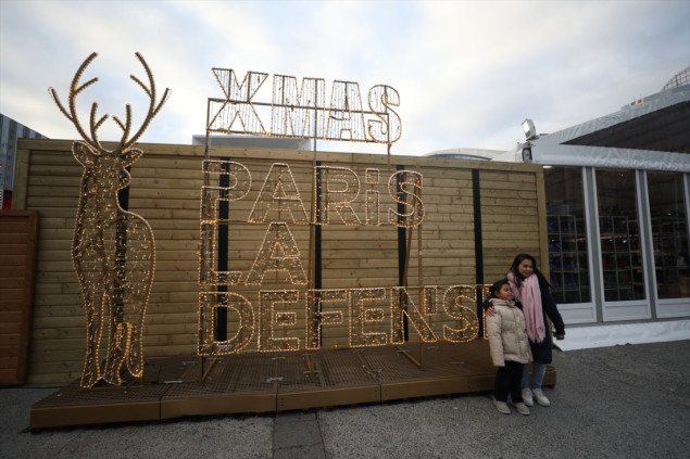 U Parizu otvoren 30. božićni market u poslovnoj četvrti La Defense