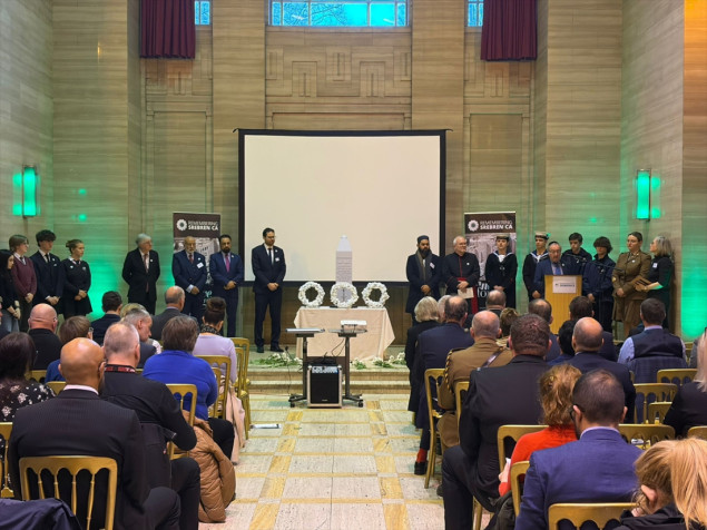 Otkriven Kamen-spomenik Srebrenici u Nacionalnom vrtu mira u Cardiffu