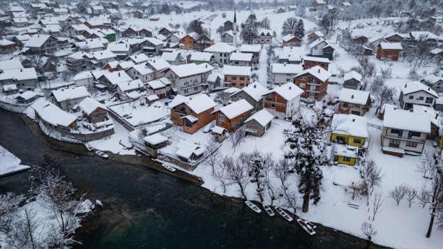 Zimska idila na sjeverozapadu BiH: Una i snijeg formirali prizore poput razglednica