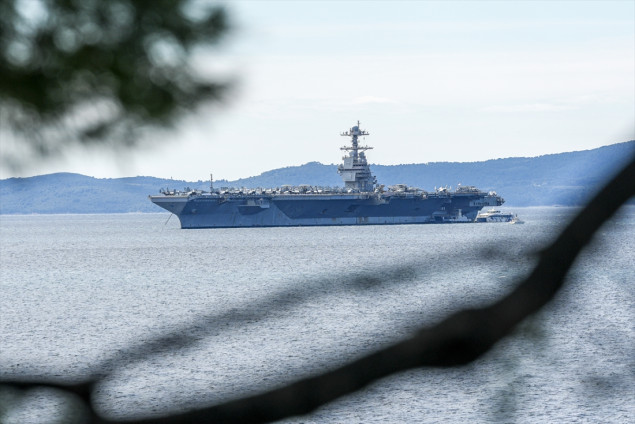 Američki nosač aviona Gerald R. Ford u splitskom akvatoriju na održavanju