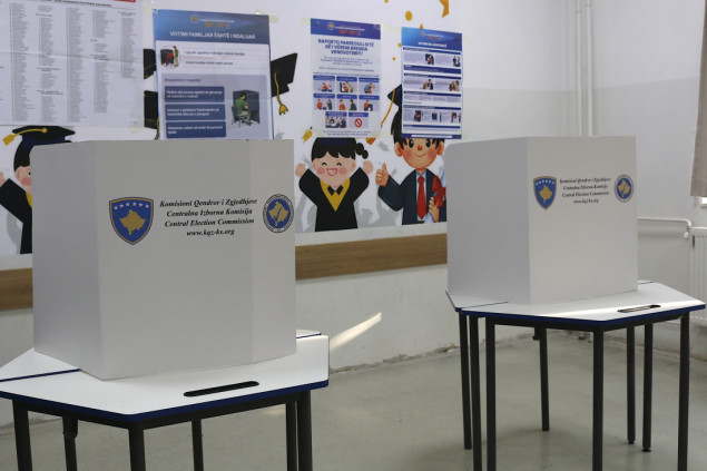 Na Kosovu otvorena birališta za prijevremene parlamentarne izbore