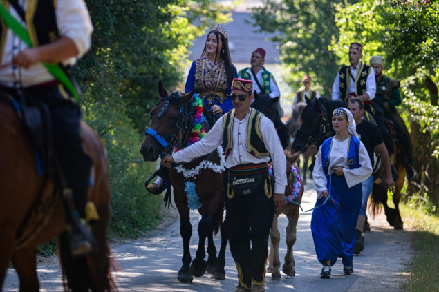 Svečani ispraćaj u Karau­li - Konjanici čuvaju tradiciju staru više od 500 godina