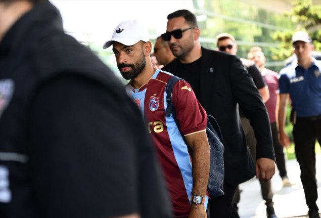 Stotine navijača dočekale Salaha na istanbulskom aerodromu