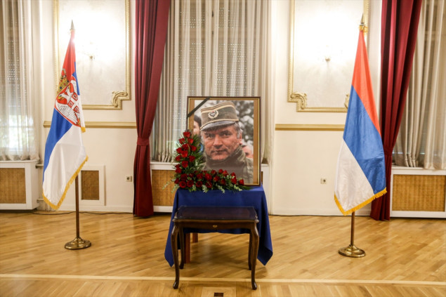 Na komemoraciji u Beogradu veličanje Ratka Mladića i negiranje ratnih zločina