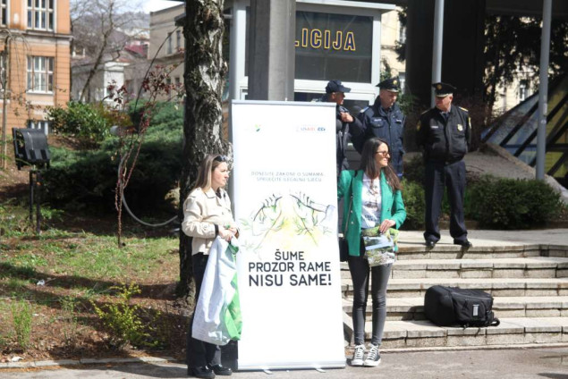 Zakone o vodama i šumama hitno vratiti u parlamentarnu proceduru