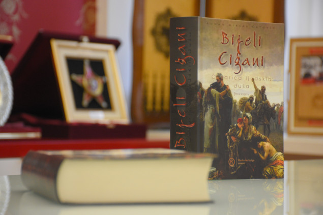 Adnan Ćatović o prvijencu "Bijeli Cigani": Roman naslonjen na historijske događaje