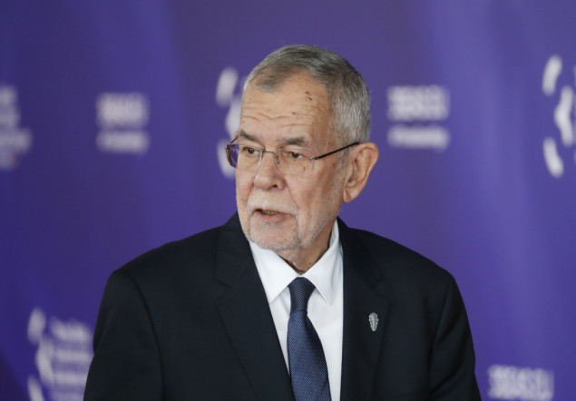 Predsjednik Austrije okliznuo se tokom šetnje u parku prirode, zadobio lakši potres mozga