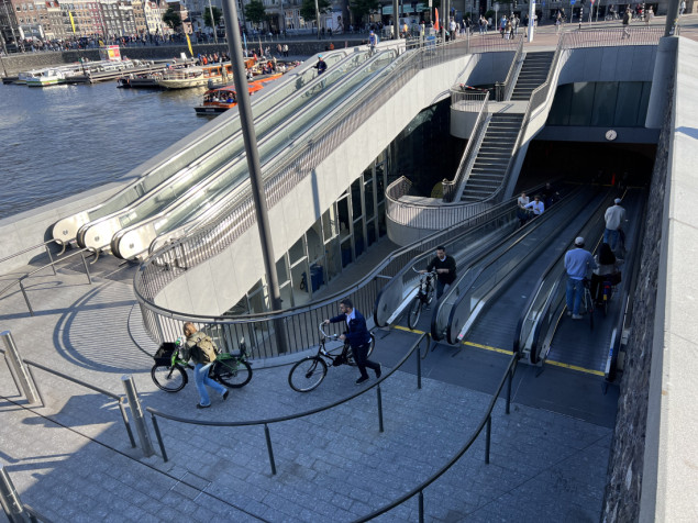 Amsterdam: Prvi podvodni parking za bicikla u svijetu popunio kapacitete četiri mjeseca od otvaranja