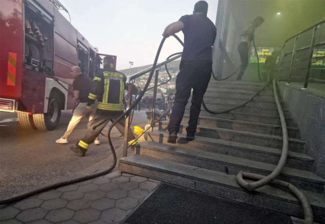 Buknuo požar u objektu Arena sport centra u Mostaru