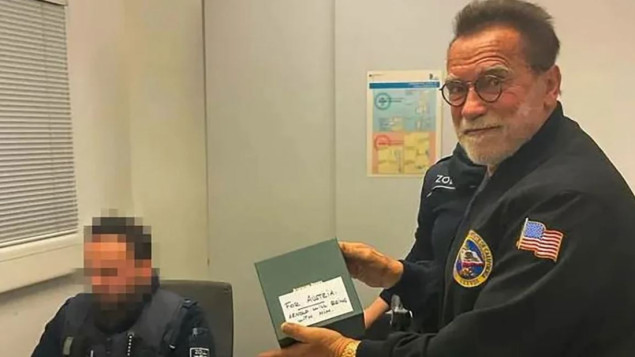 Schwarzenegger zadržan na minhenskom aerodromu zbog neprijavljenog sata